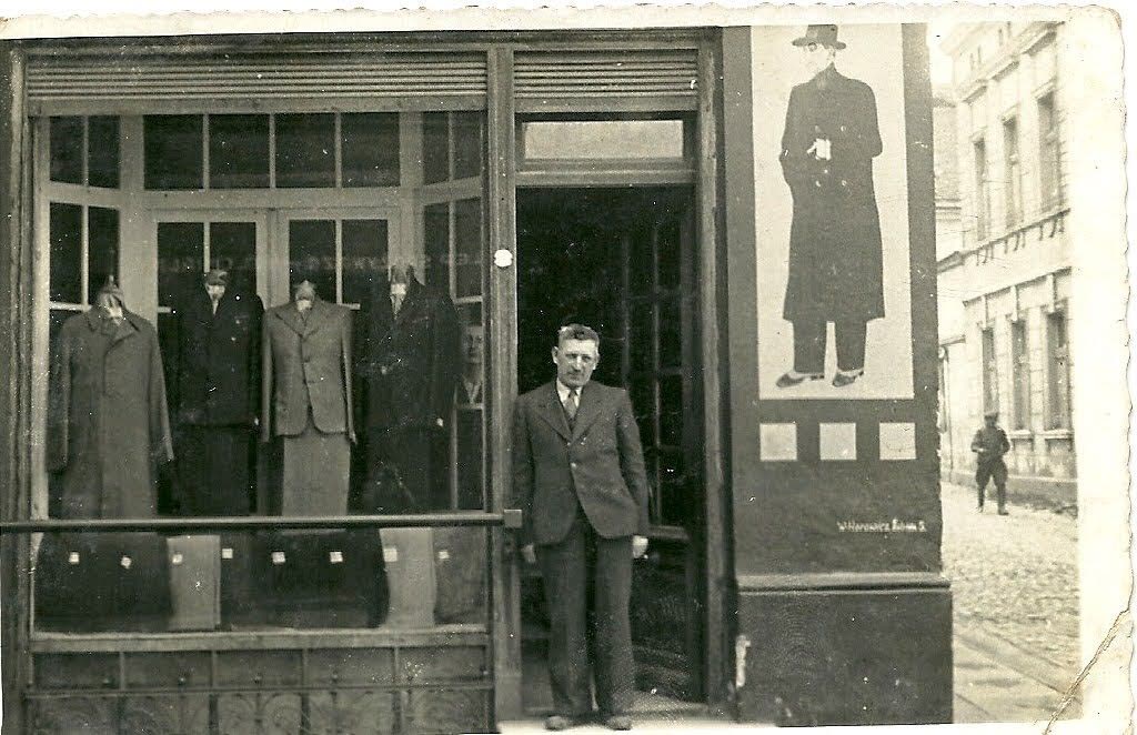 Herz na porta da loja de confecções, Kalisz — a foto