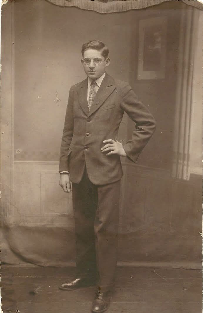 Mojsie jovem, retrato de estúdio